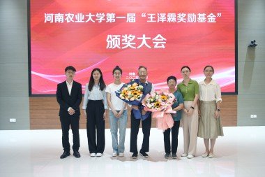 一辈子“苦行”却说工作是他最大的快乐